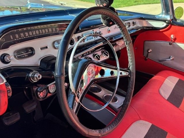 Chevrolet-Impala-1958-Black-Red-1
