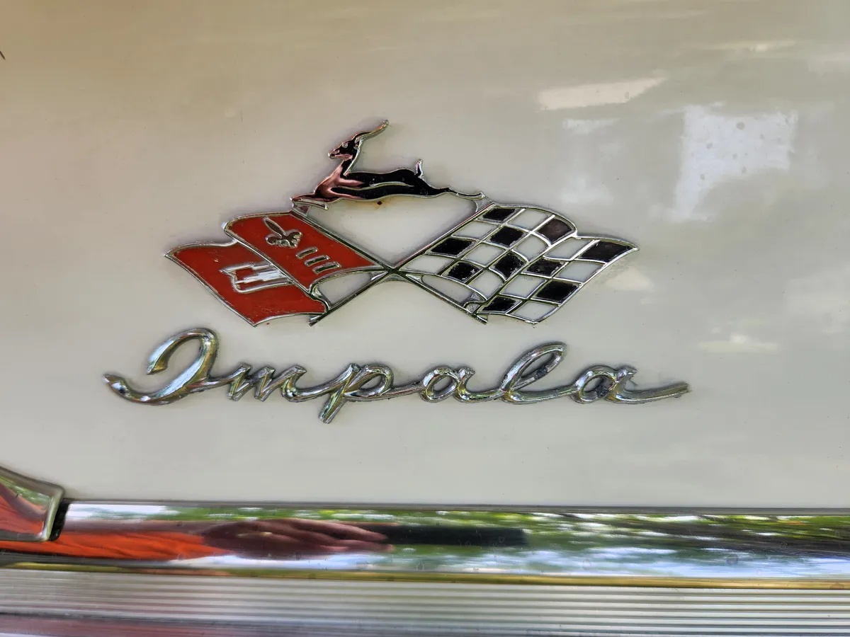 Chevrolet-Impala-1958-White-Red-Silver-Black-1