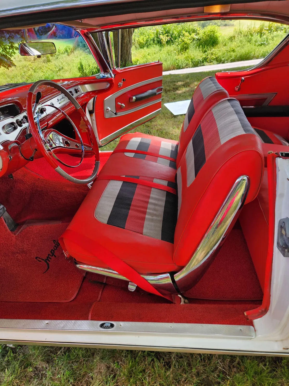 Chevrolet-Impala-1958-White-Red-Silver-Black-10