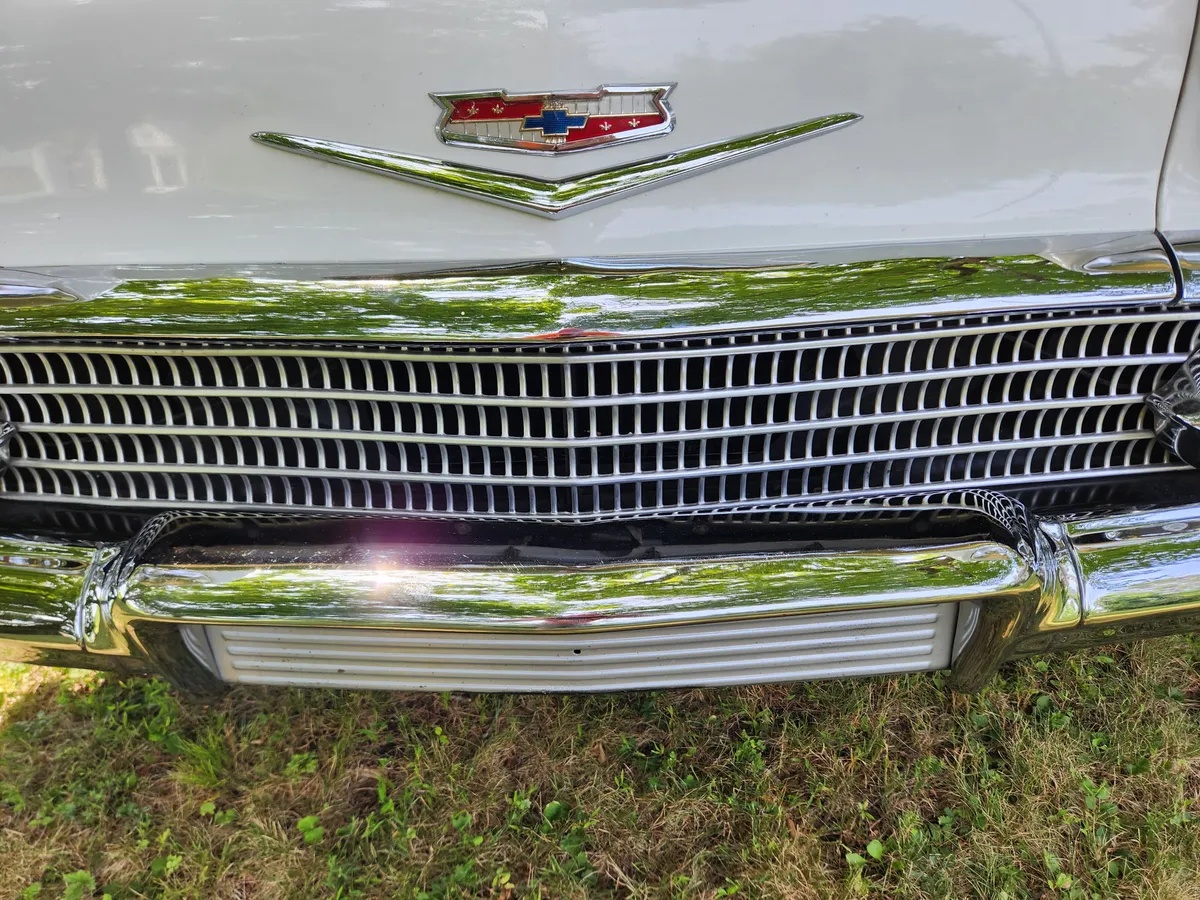 Chevrolet-Impala-1958-White-Red-Silver-Black-11