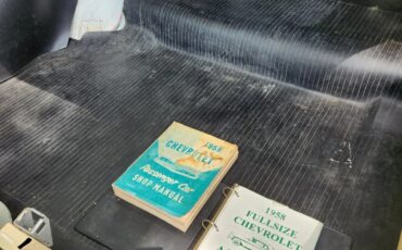 Chevrolet-Impala-1958-White-Red-Silver-Black-2