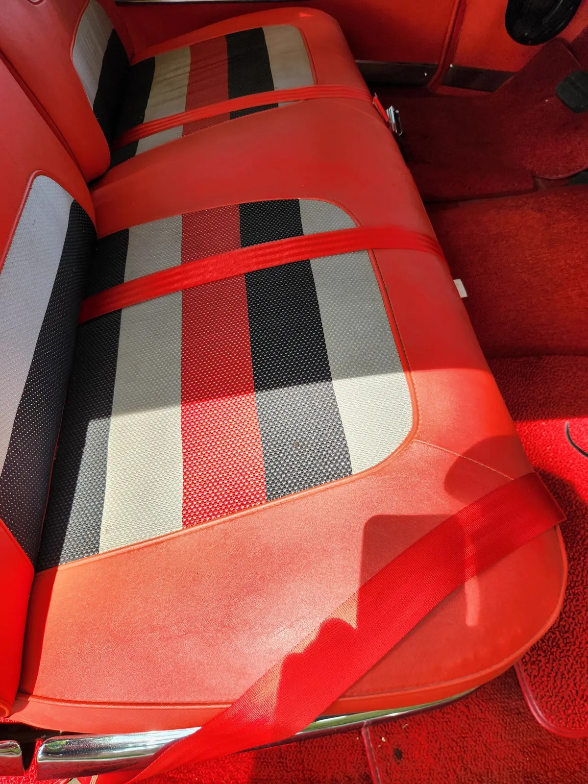 Chevrolet-Impala-1958-White-Red-Silver-Black-9