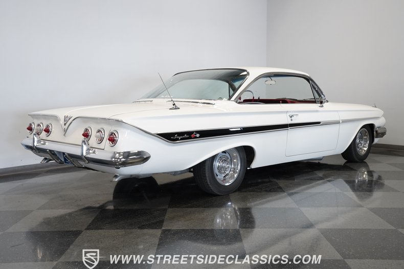 Chevrolet-Impala-1961-Ermine-White-Red-13