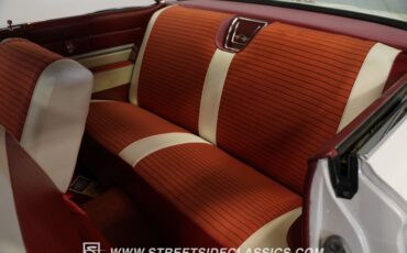 Chevrolet-Impala-1961-Ermine-White-Red-47