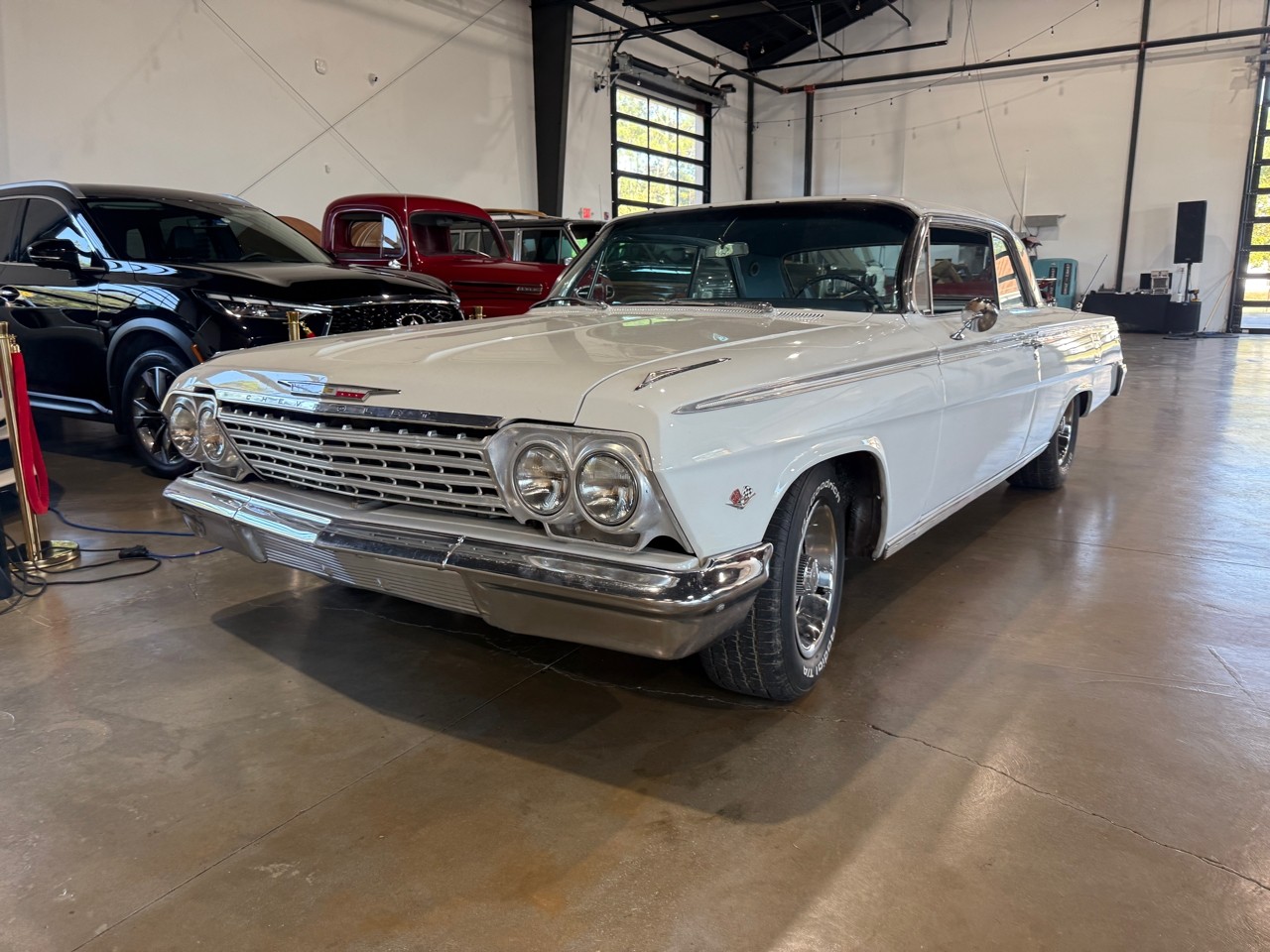 Chevrolet-Impala-1962-Classic-Car-2