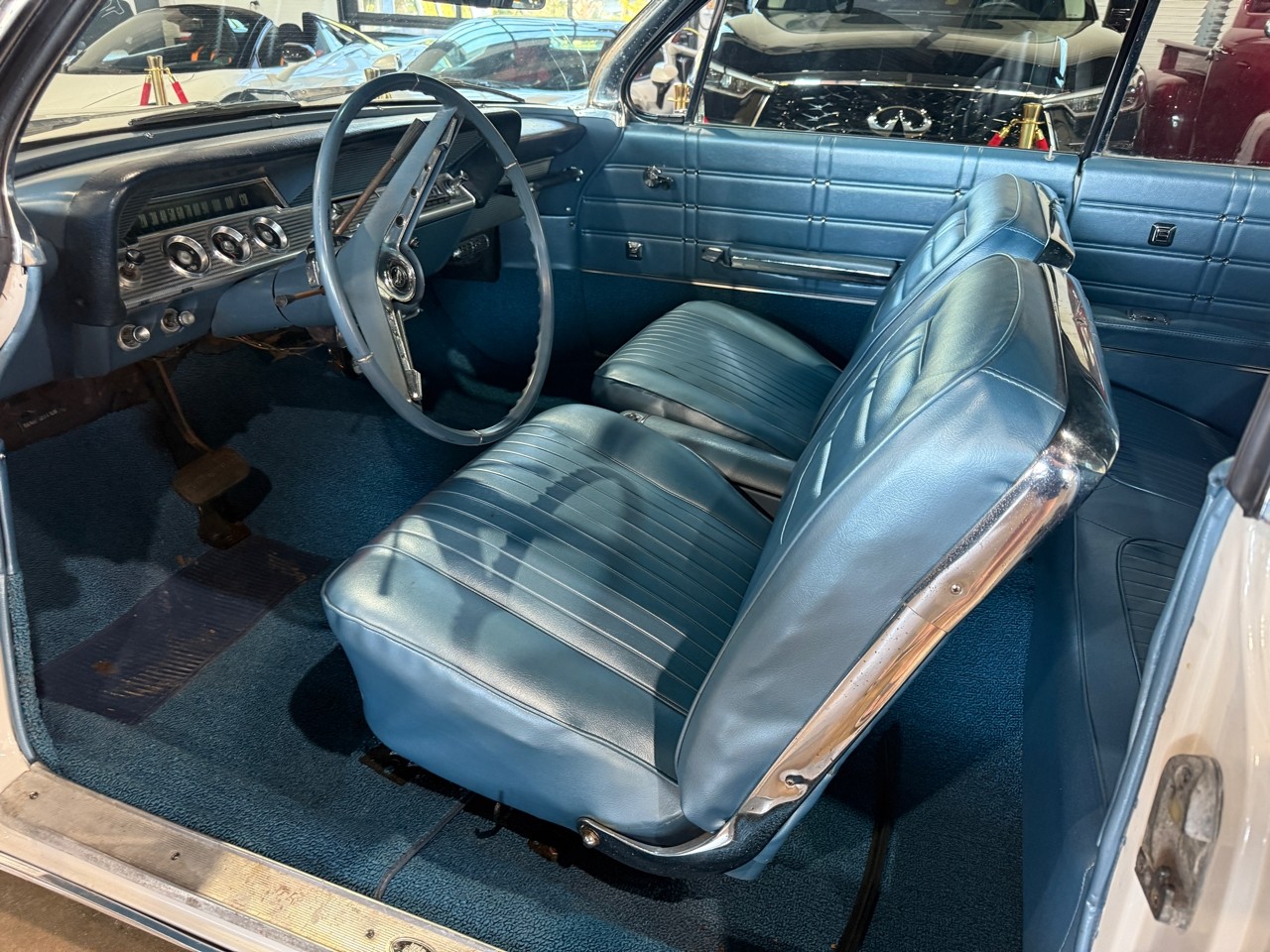 Chevrolet-Impala-1962-Classic-Car-3