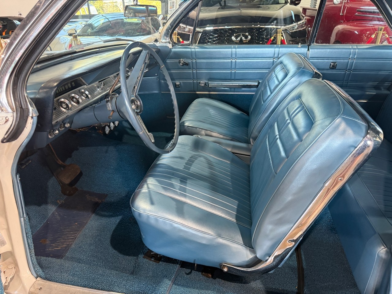 Chevrolet-Impala-1962-Classic-Car-4