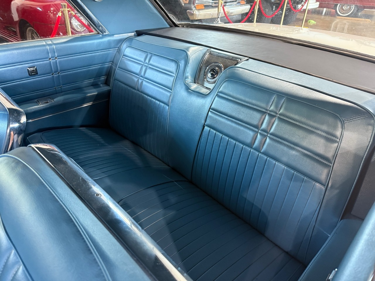 Chevrolet-Impala-1962-Classic-Car-7