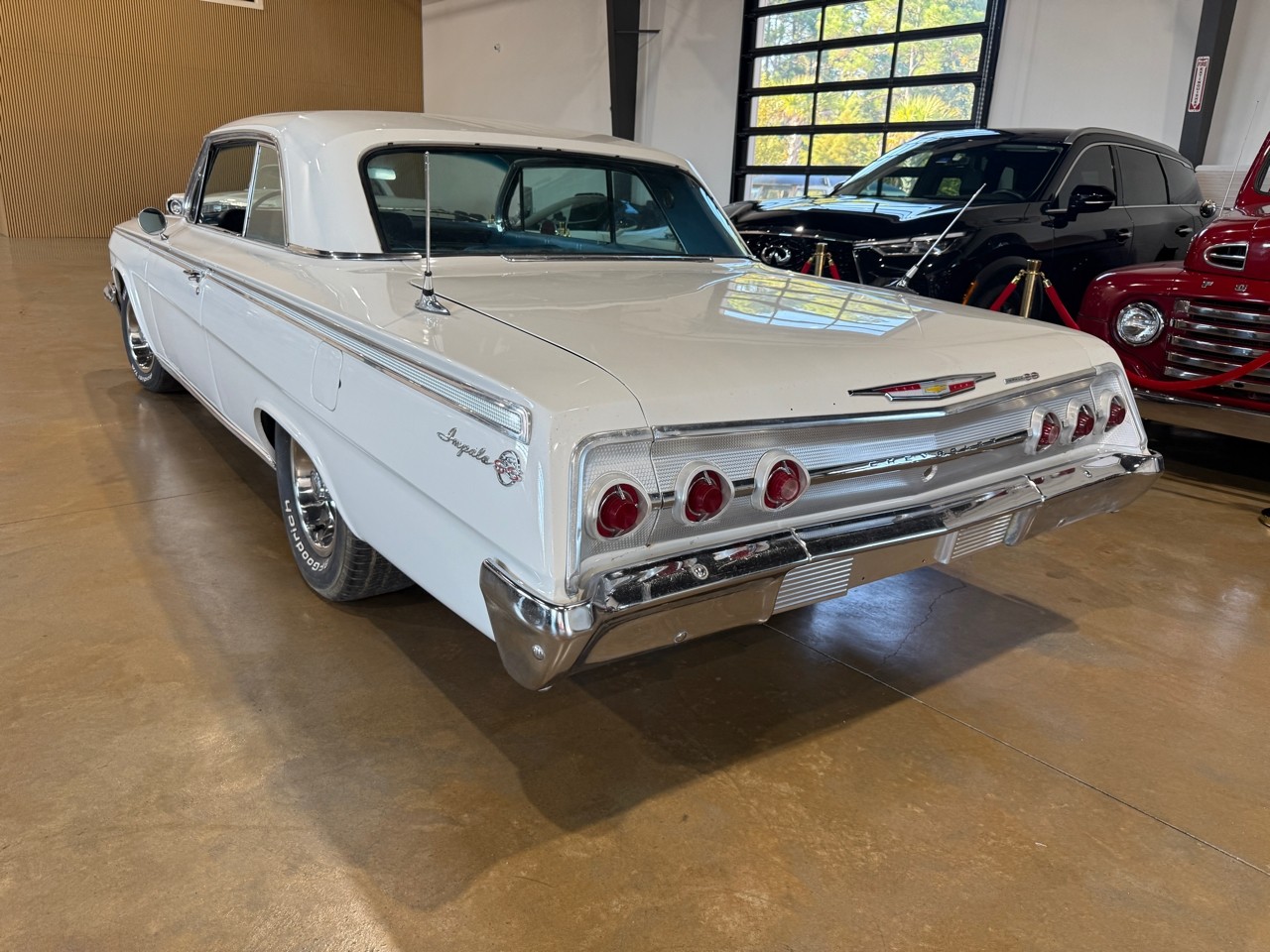 Chevrolet-Impala-1962-Classic-Car-8