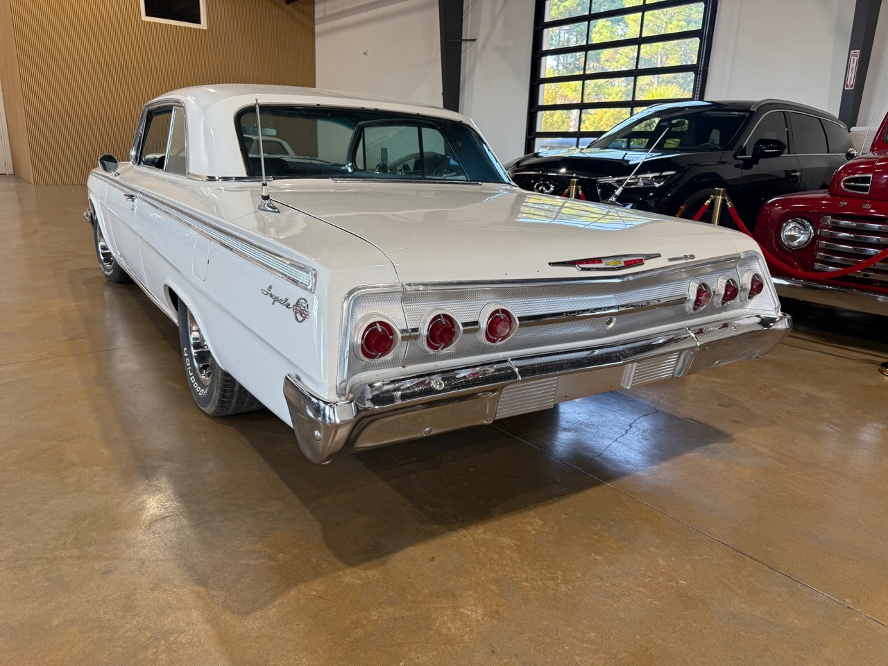 Chevrolet-Impala-1962-Classic-Car-9