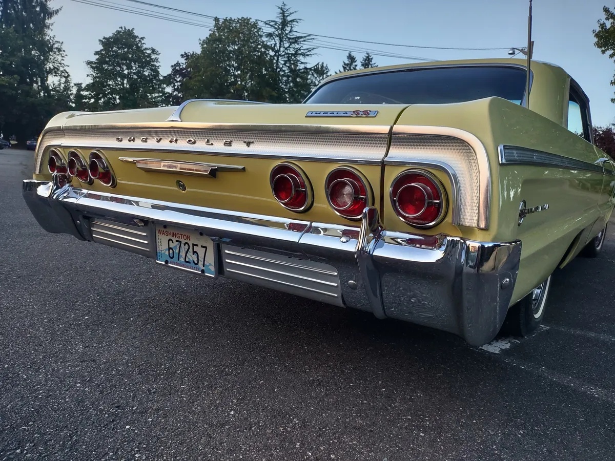 Chevrolet-Impala-1964-17