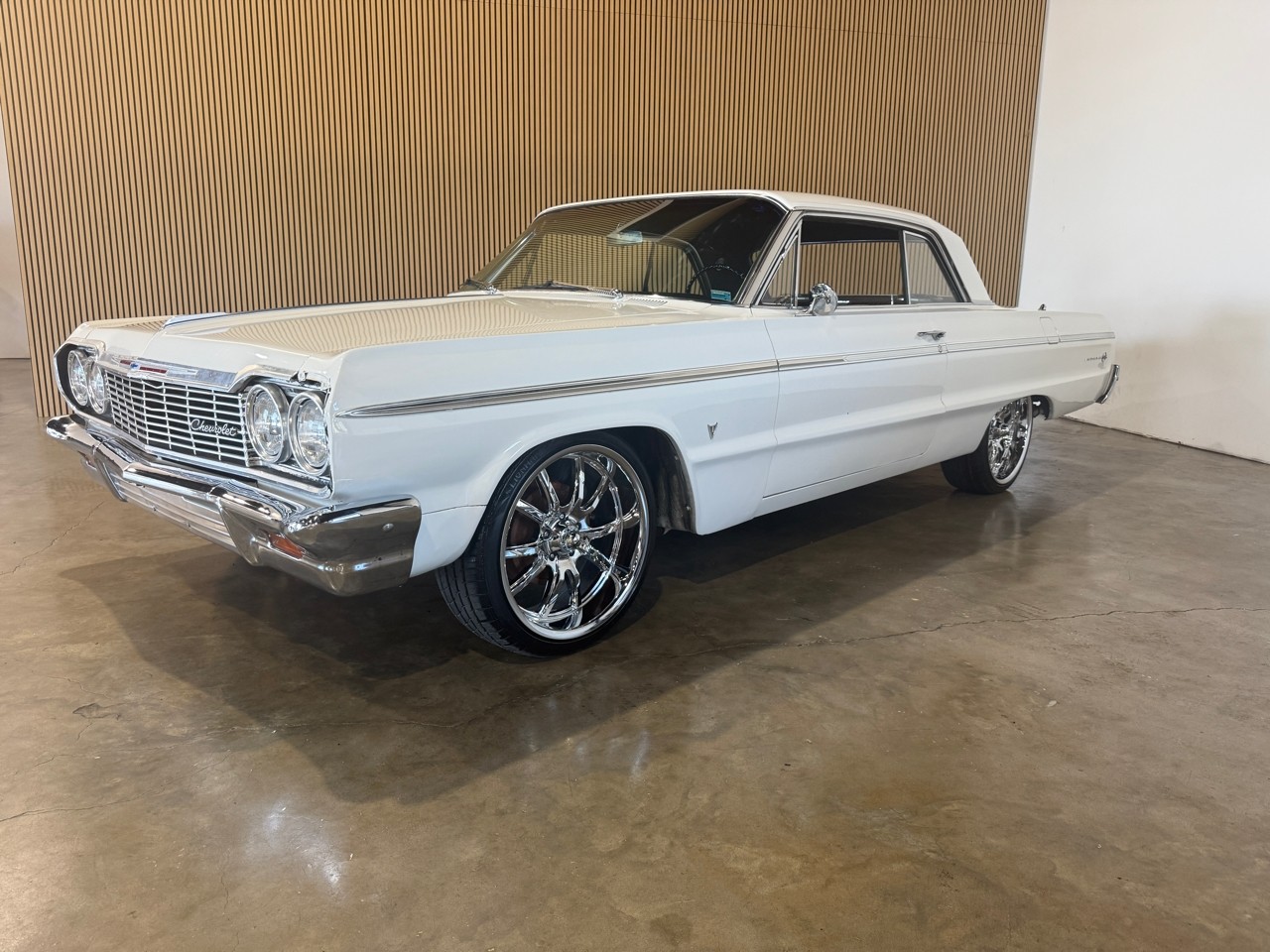 Chevrolet-Impala-1964-Classic-Car-1