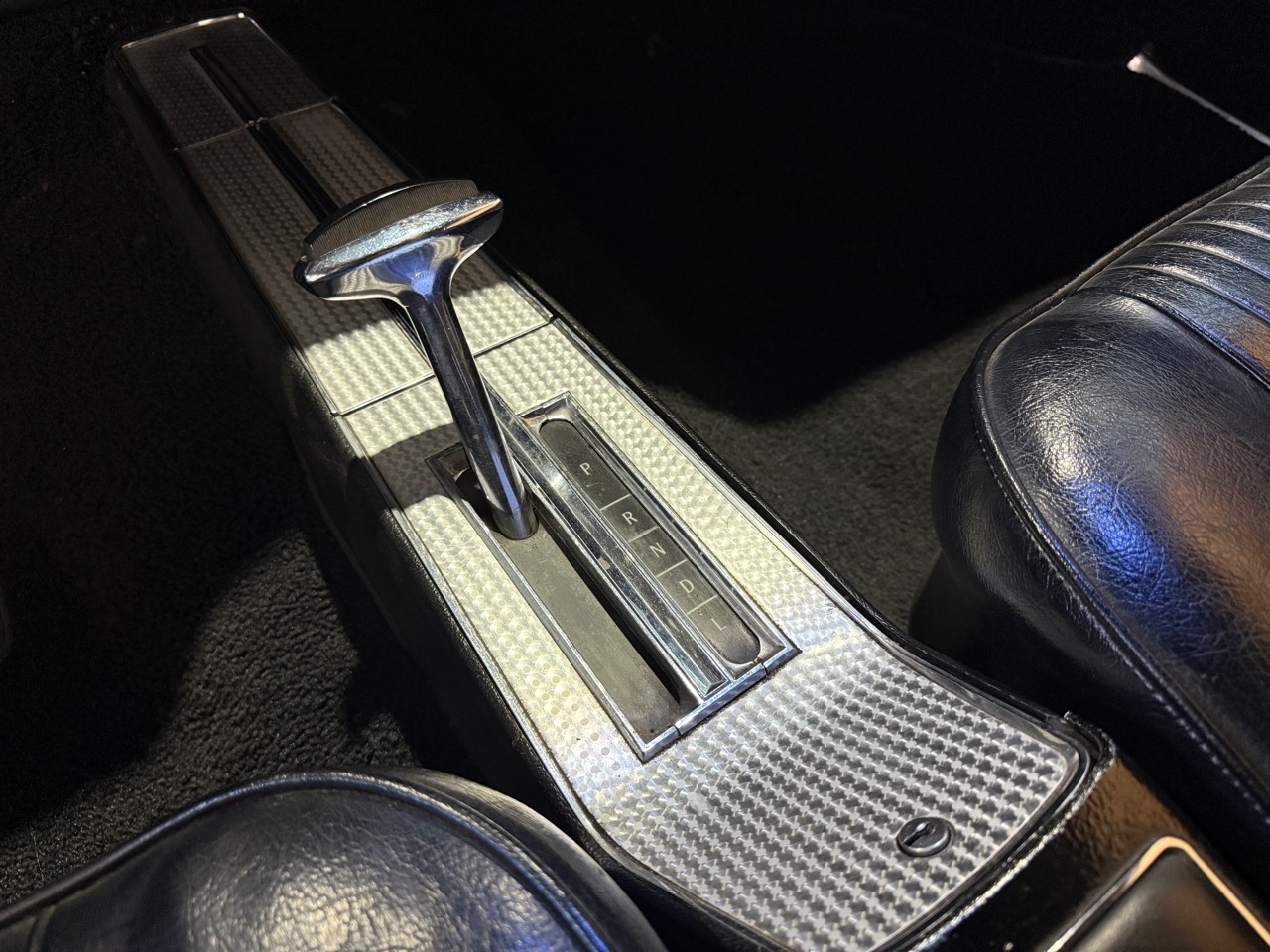 Chevrolet-Impala-1964-Classic-Car-11