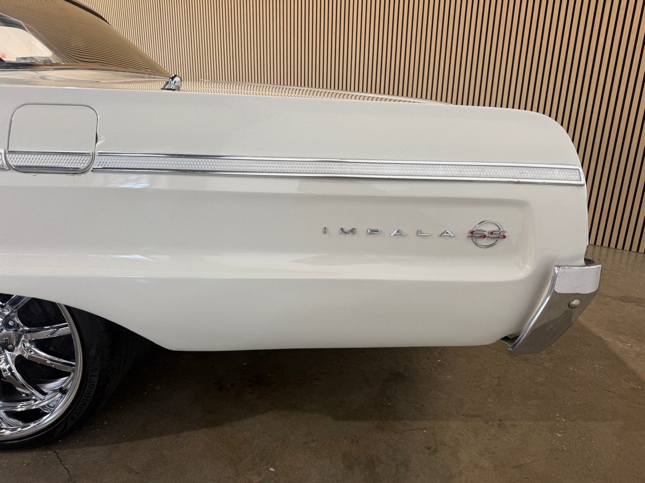 Chevrolet-Impala-1964-Classic-Car-17