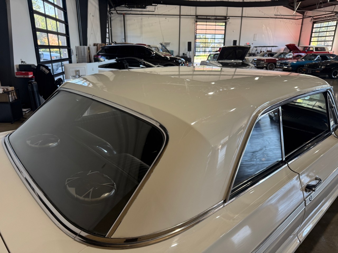 Chevrolet-Impala-1964-Classic-Car-18