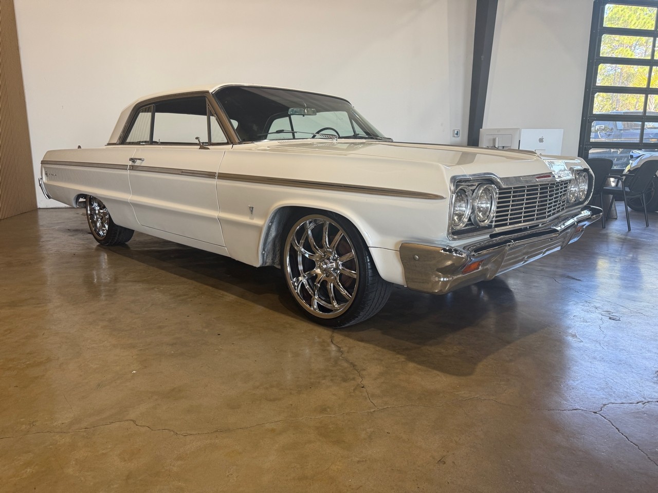 Chevrolet-Impala-1964-Classic-Car-19