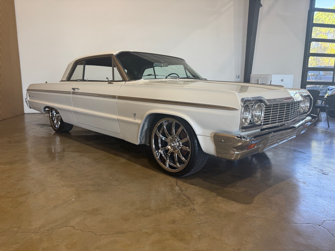 Chevrolet-Impala-1964-Classic-Car-21