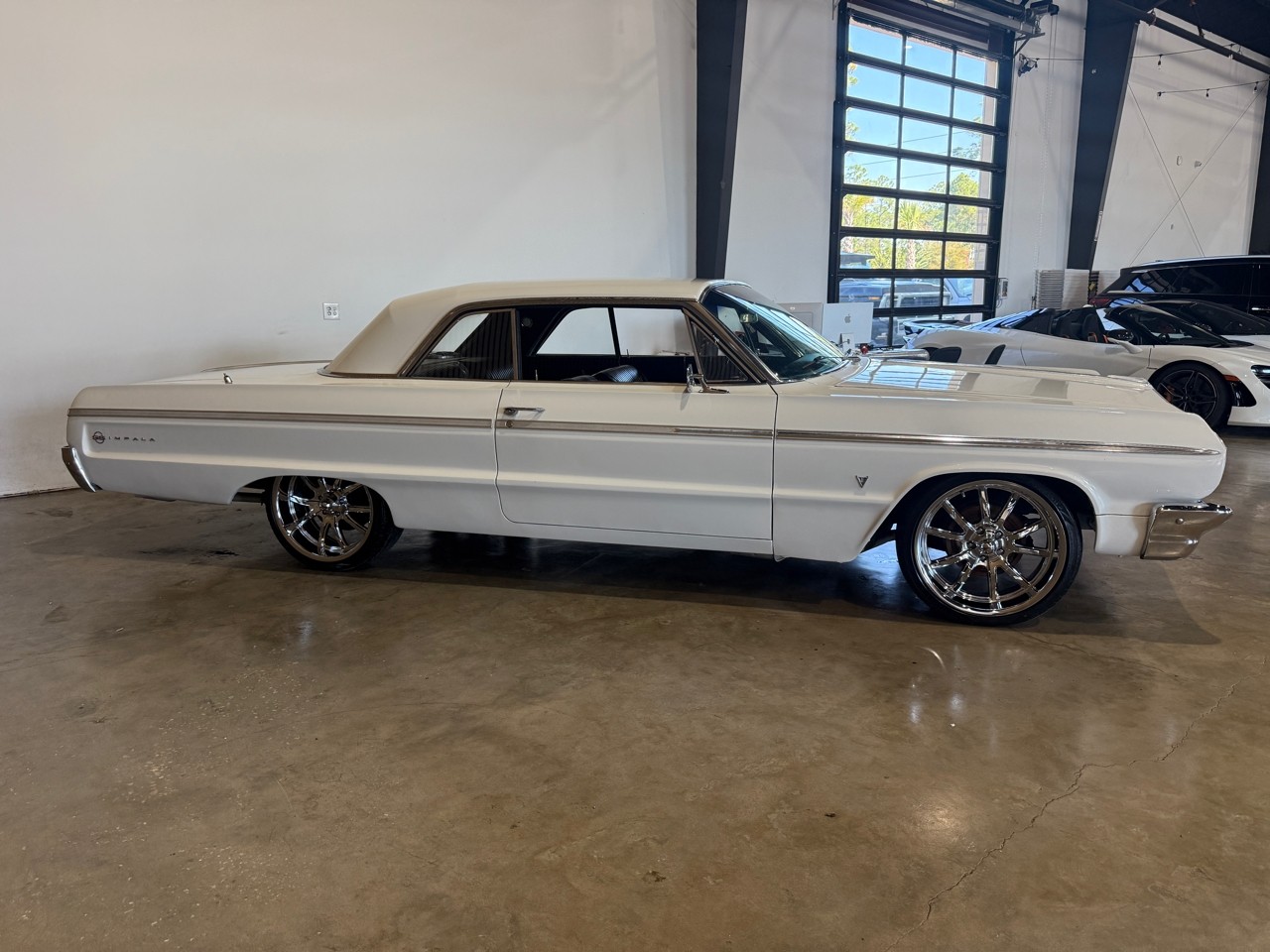 Chevrolet-Impala-1964-Classic-Car-24