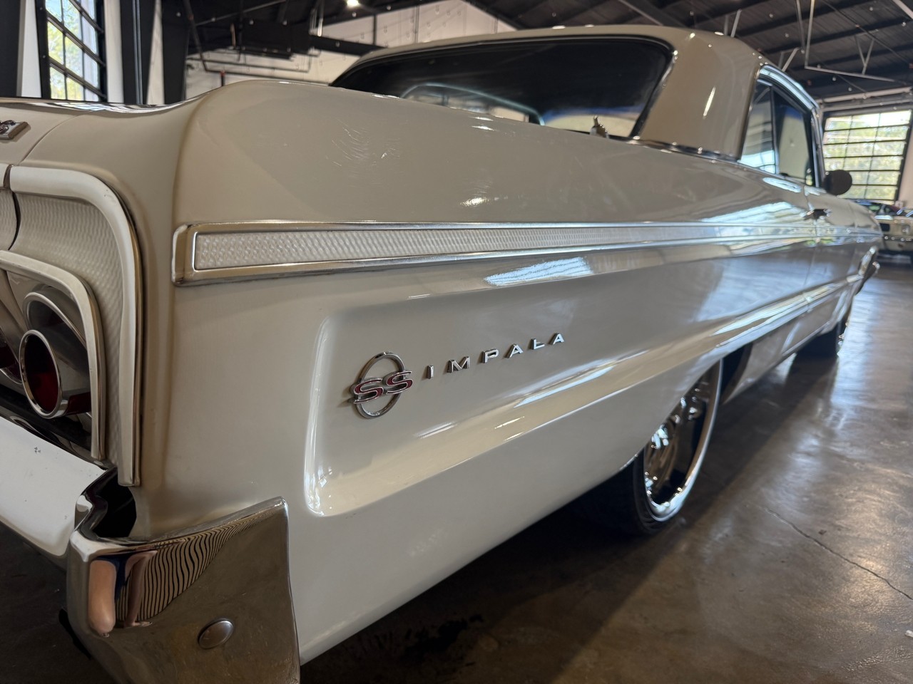 Chevrolet-Impala-1964-Classic-Car-25