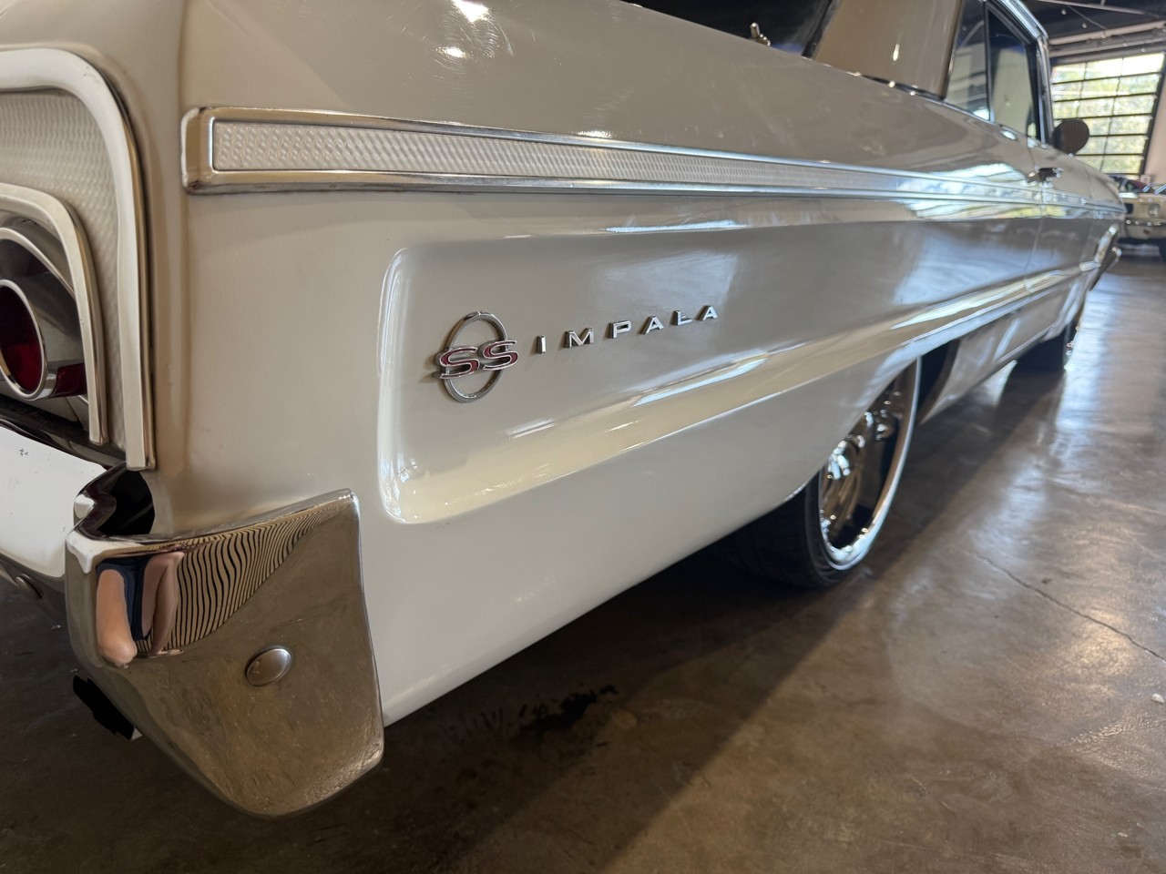 Chevrolet-Impala-1964-Classic-Car-26
