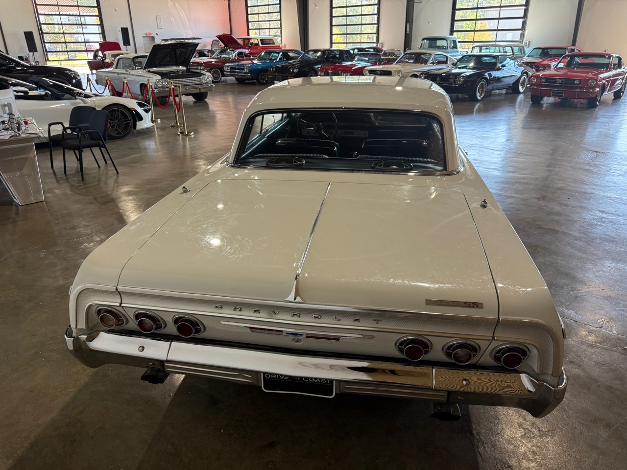 Chevrolet-Impala-1964-Classic-Car-28