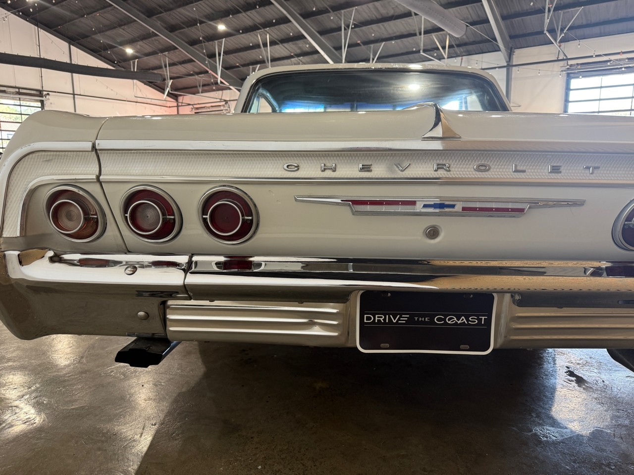 Chevrolet-Impala-1964-Classic-Car-30