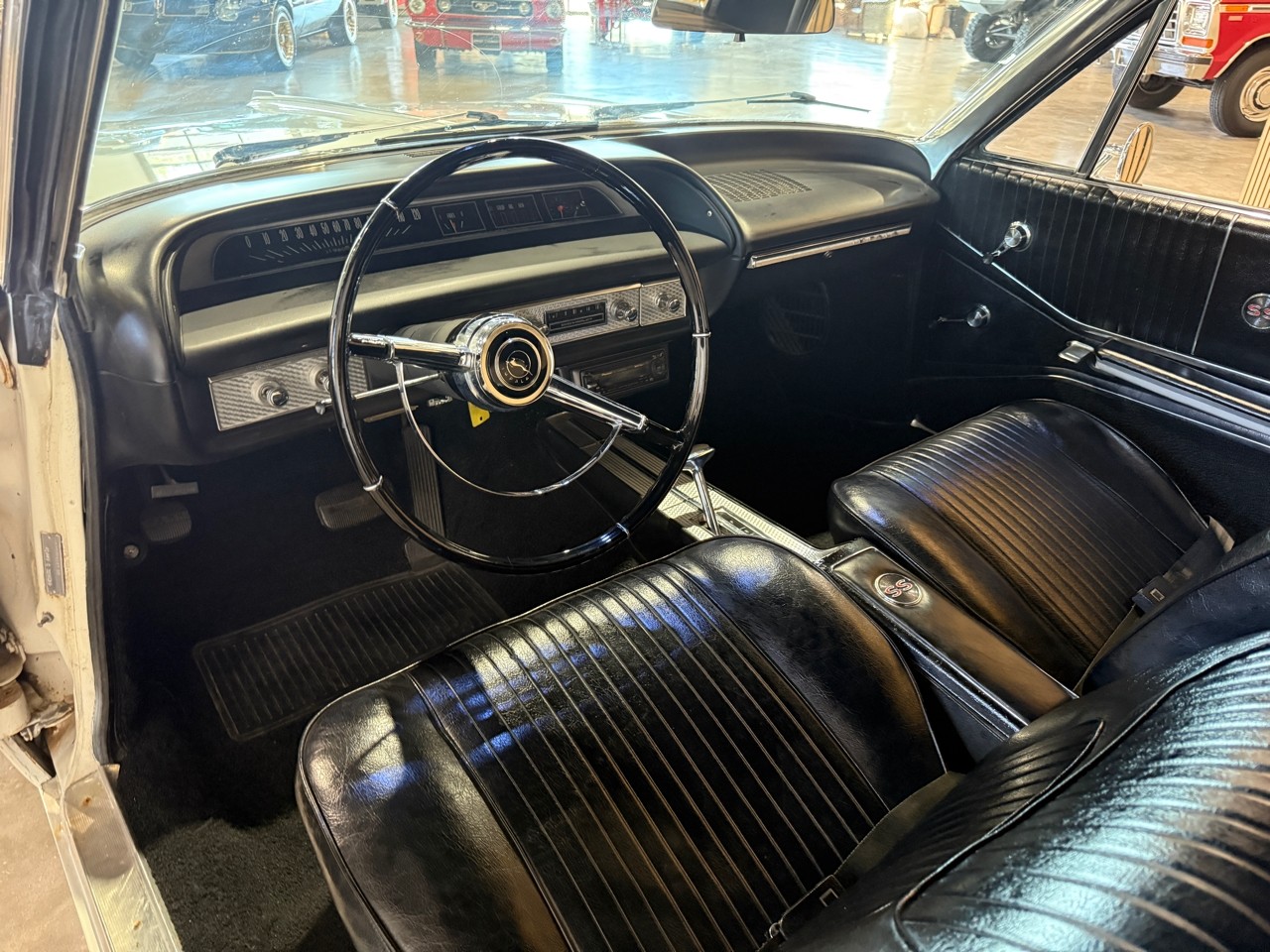 Chevrolet-Impala-1964-Classic-Car-37