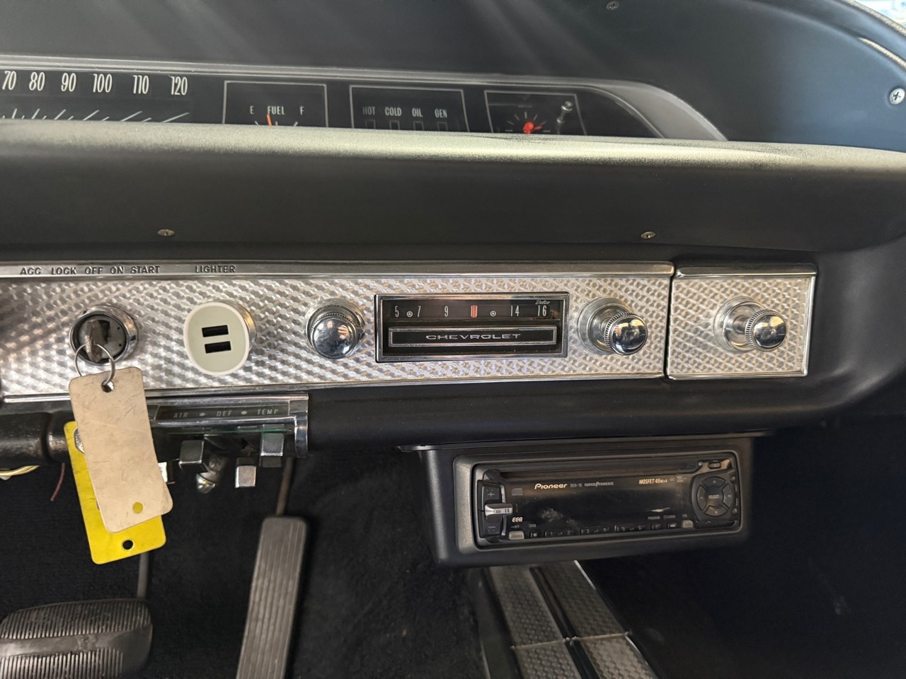 Chevrolet-Impala-1964-Classic-Car-38