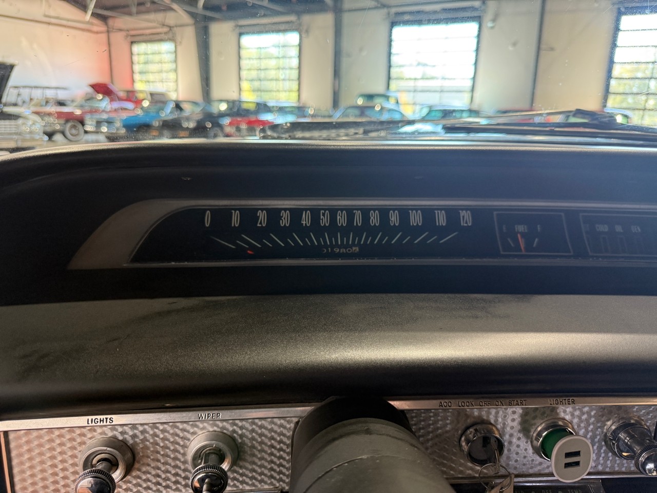 Chevrolet-Impala-1964-Classic-Car-39