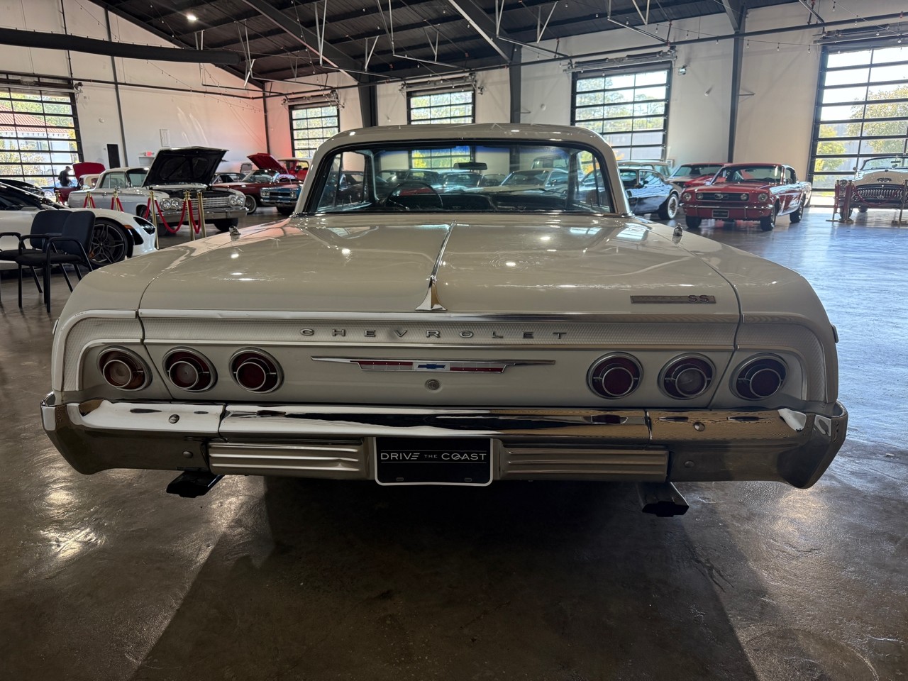 Chevrolet-Impala-1964-Classic-Car-6