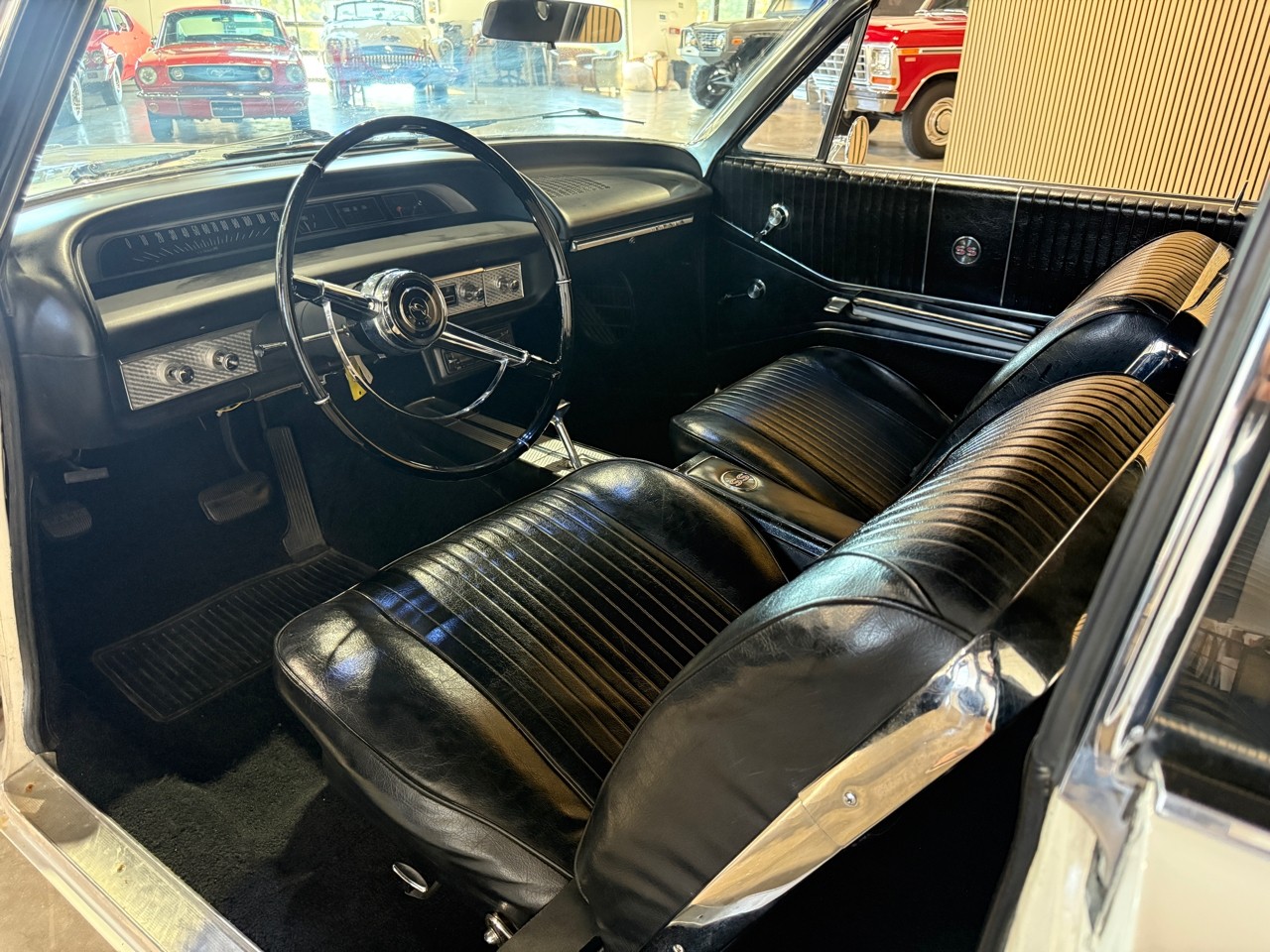 Chevrolet-Impala-1964-Classic-Car-7