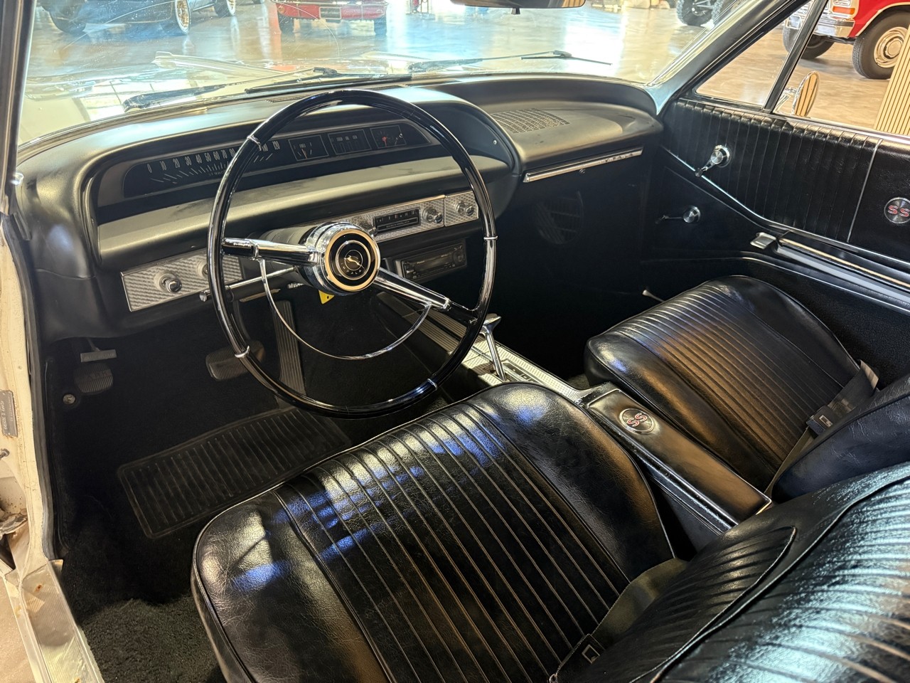Chevrolet-Impala-1964-Classic-Car-9