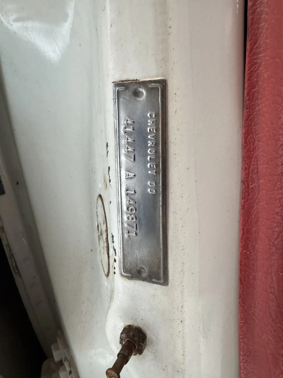 Chevrolet-Impala-1964-Ermine-White-Red-10