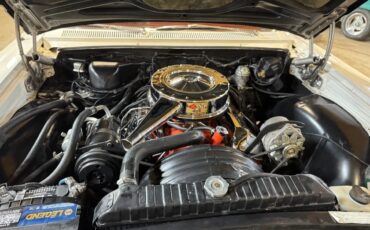 Chevrolet-Impala-1964-Ermine-White-Red-11