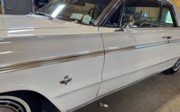 Chevrolet-Impala-1964-Ermine-White-Red-8