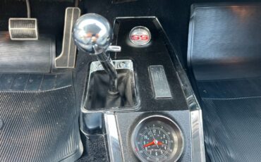 Chevrolet-Impala-1965-Fastback-9