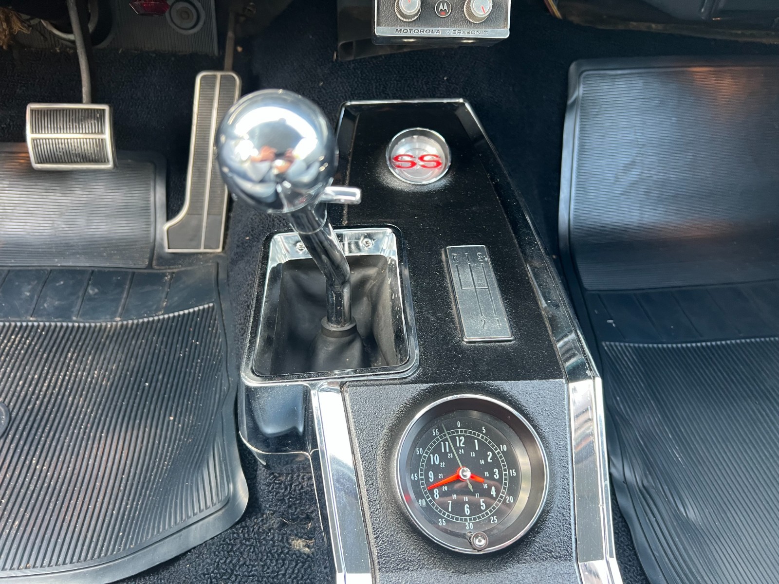 Chevrolet-Impala-1965-Fastback-9