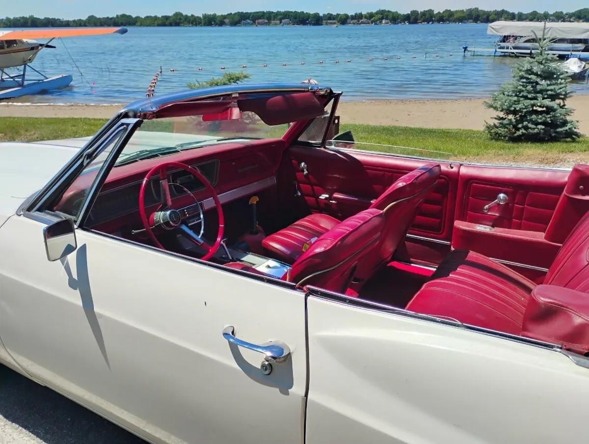 Chevrolet-Impala-1966-2