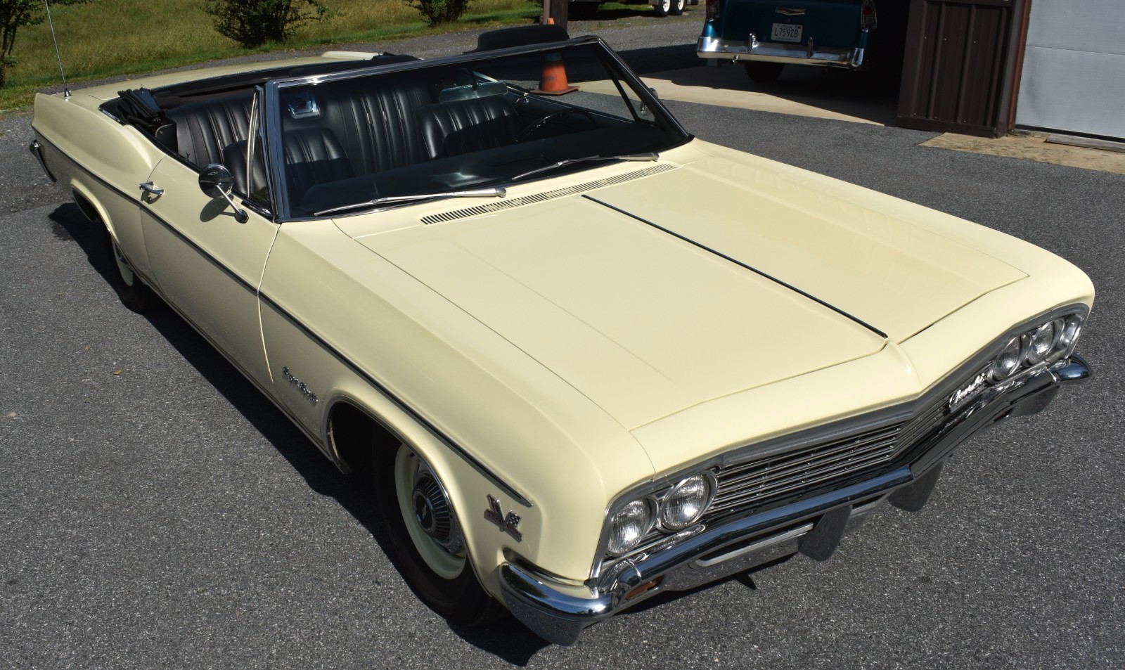 Chevrolet-Impala-1966-Convertible-1