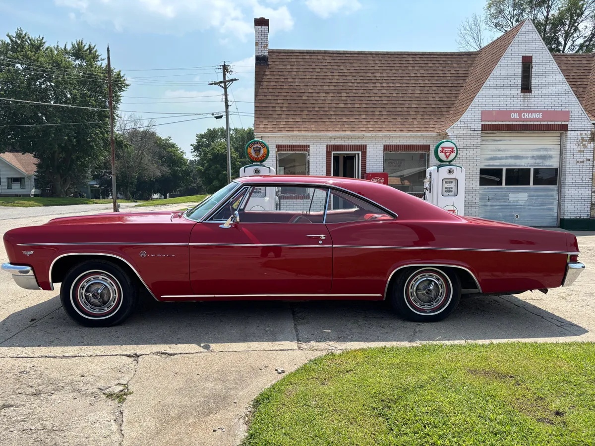 Chevrolet-Impala-1966-Red-Red-17