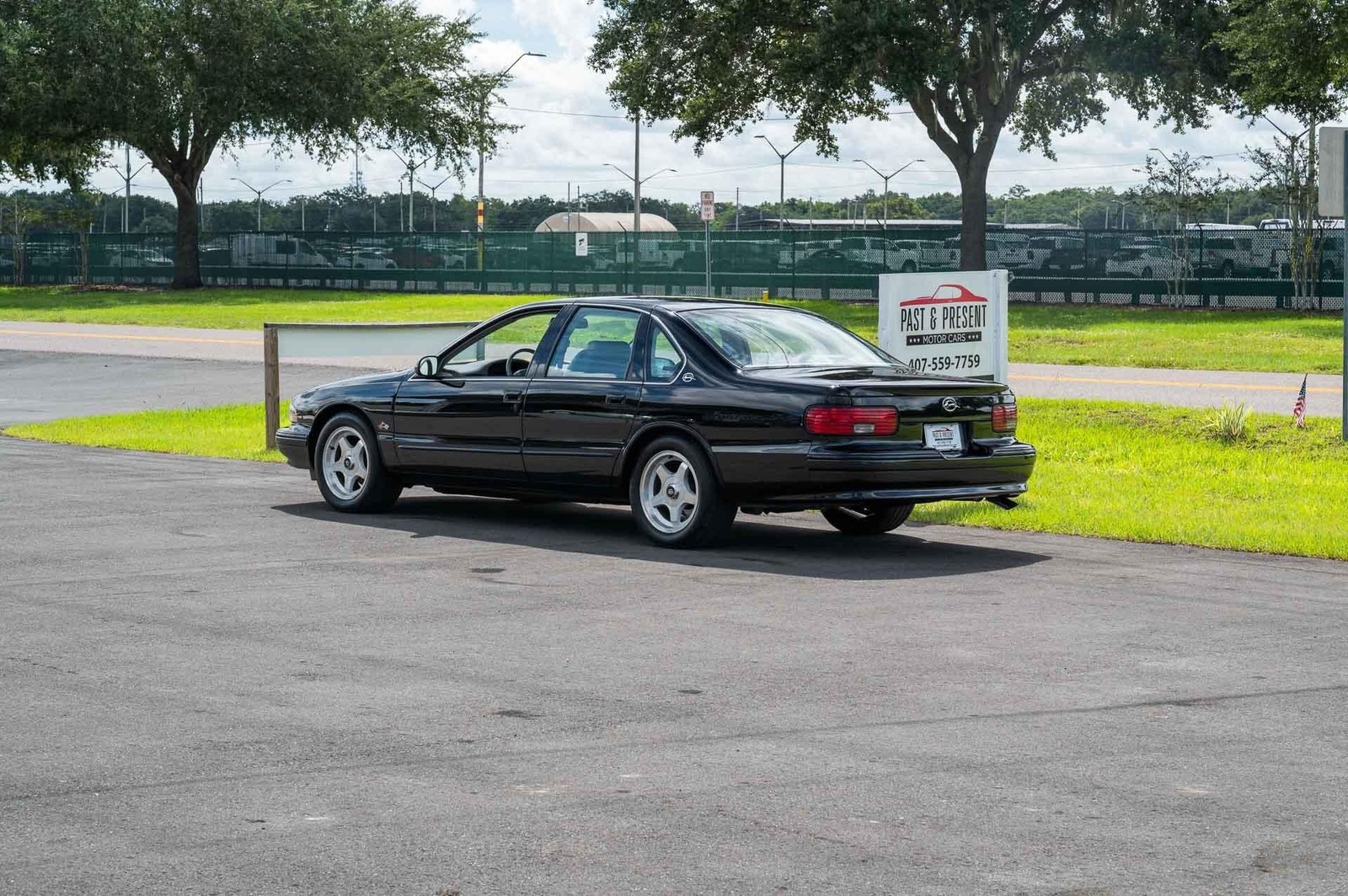 Chevrolet-Impala-1995-4-Door-3