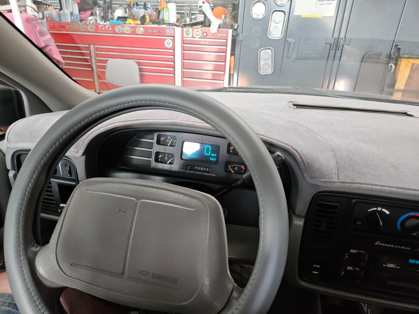 Chevrolet-Impala-1995-Sedan-17