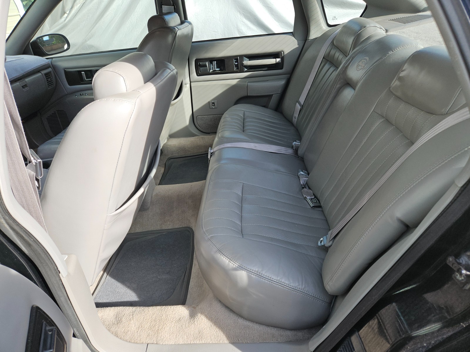 Chevrolet-Impala-1995-Sedan-23