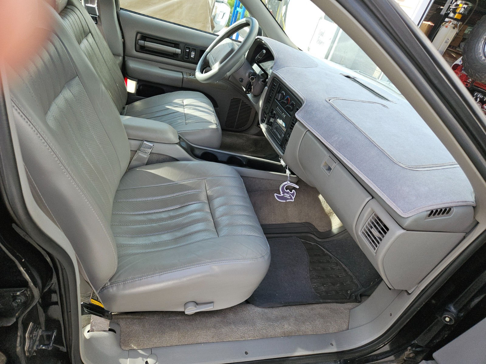 Chevrolet-Impala-1995-Sedan-26