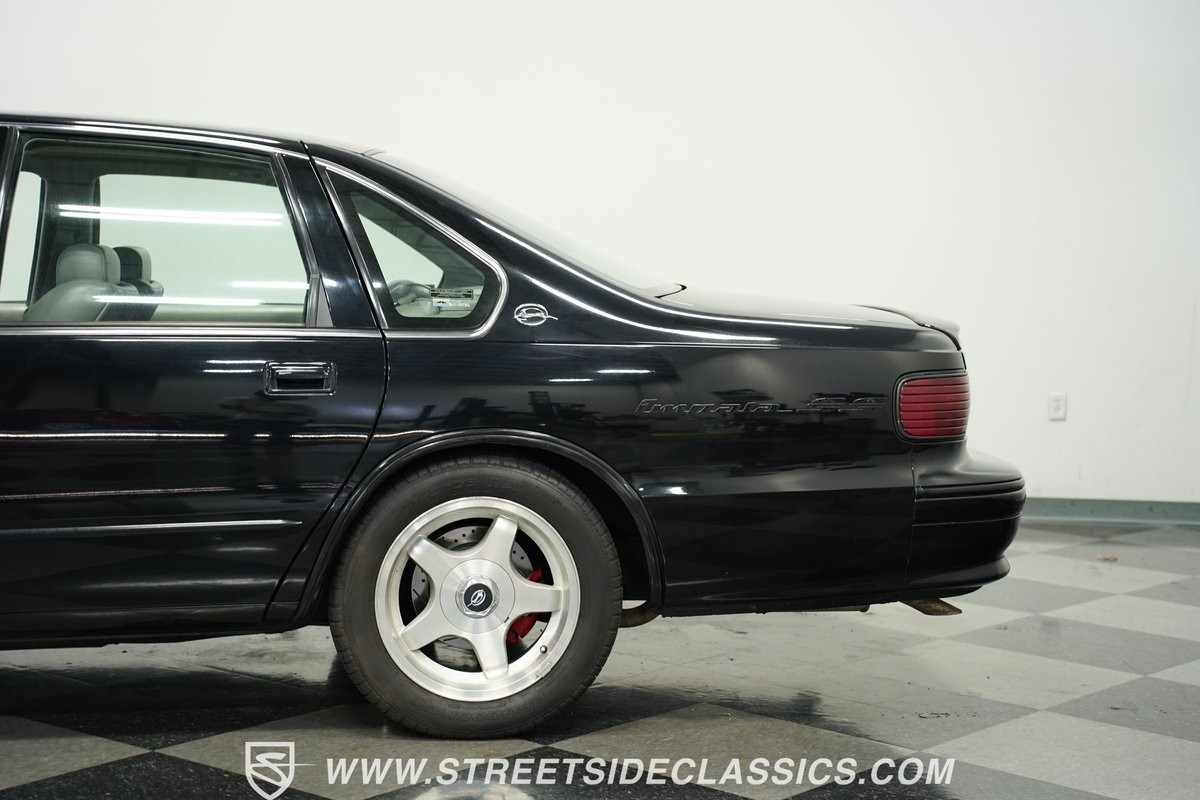 Chevrolet-Impala-1996-Sedan-23