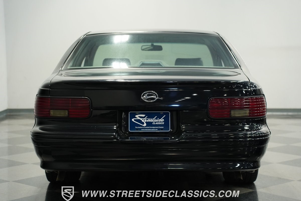 Chevrolet-Impala-1996-Sedan-24