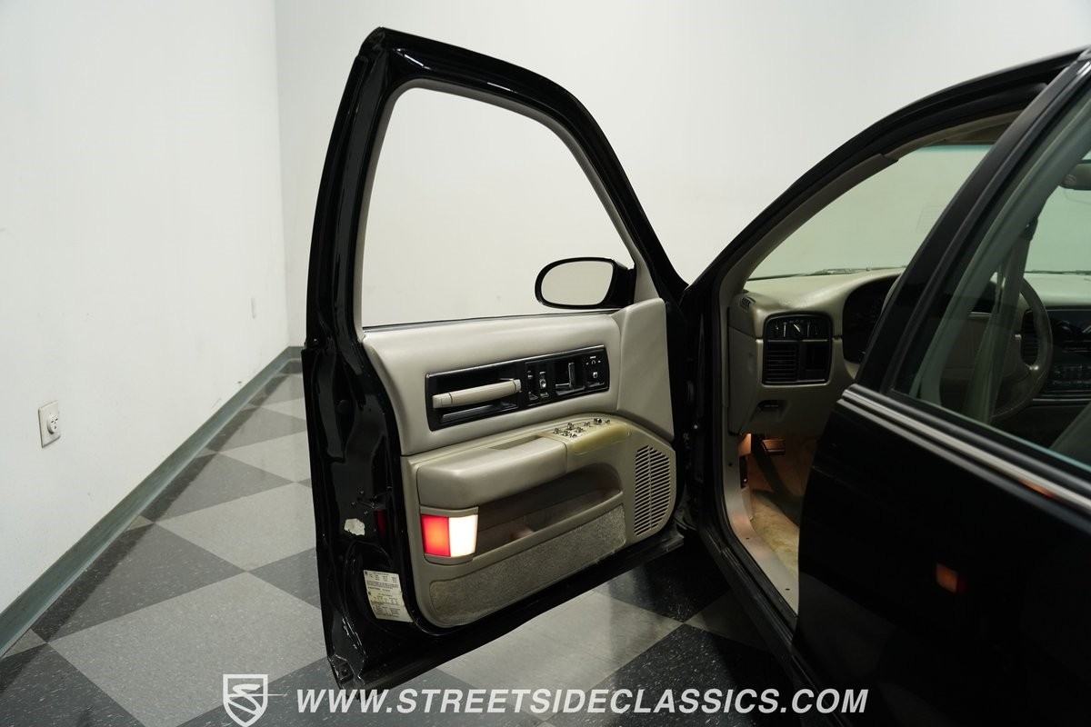 Chevrolet-Impala-1996-Sedan-35