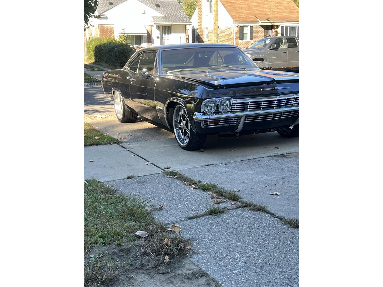 Chevrolet-Impala-ss-1965-Carbon-grey-cream-2