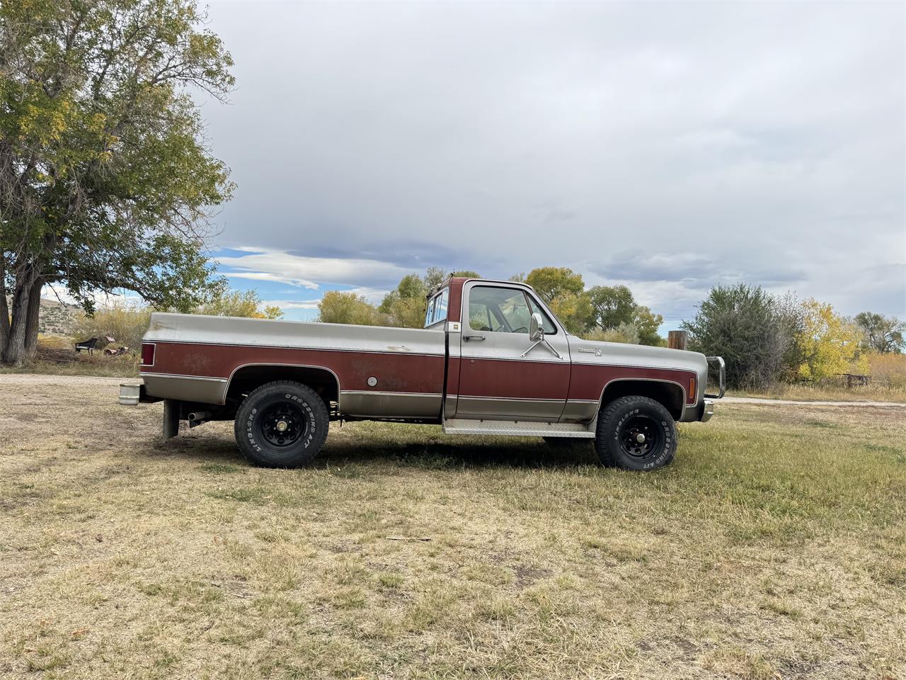 Chevrolet-K-10-1976-Burgundygrey-Red-11