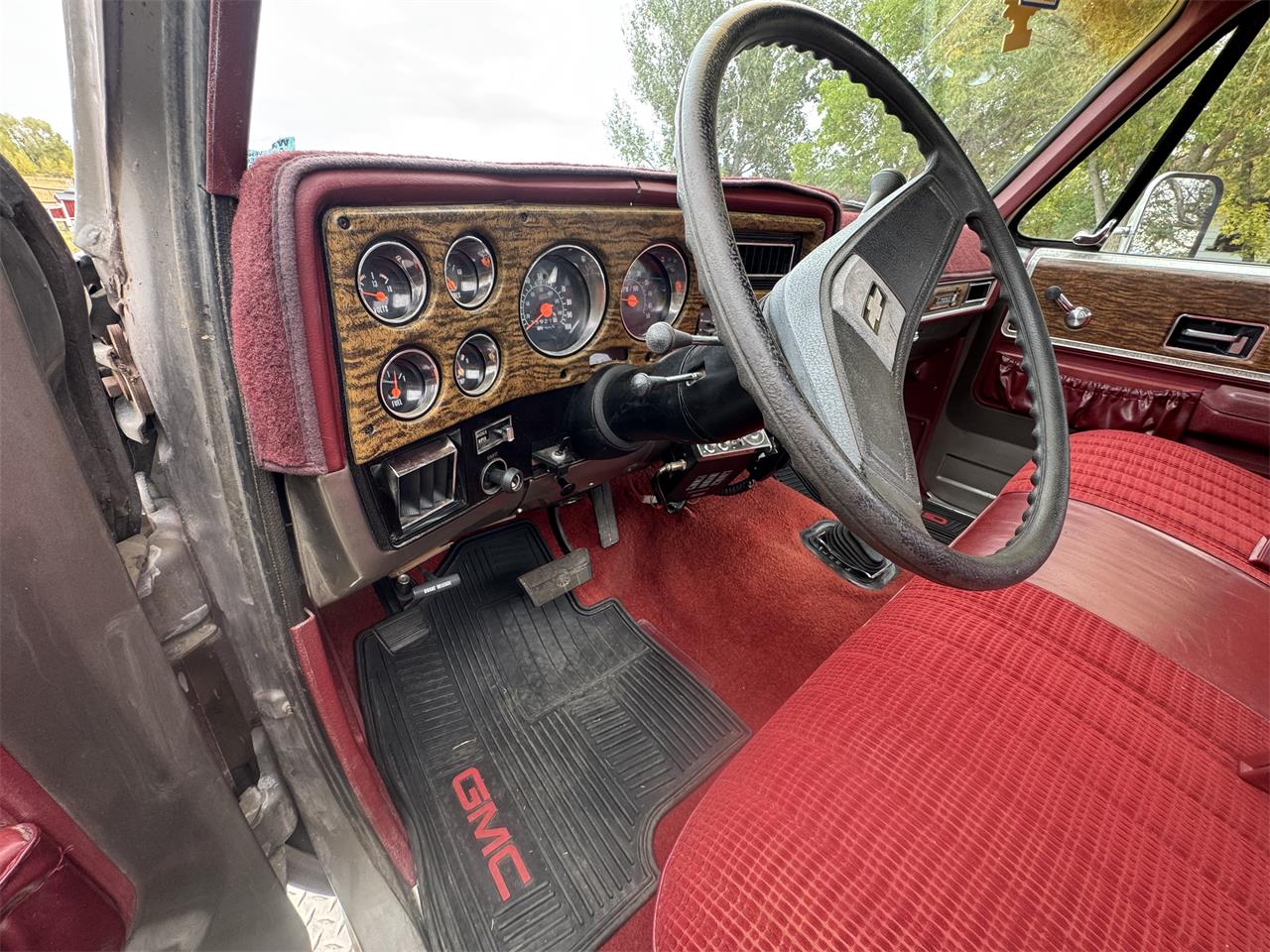 Chevrolet-K-10-1976-Burgundygrey-Red-15